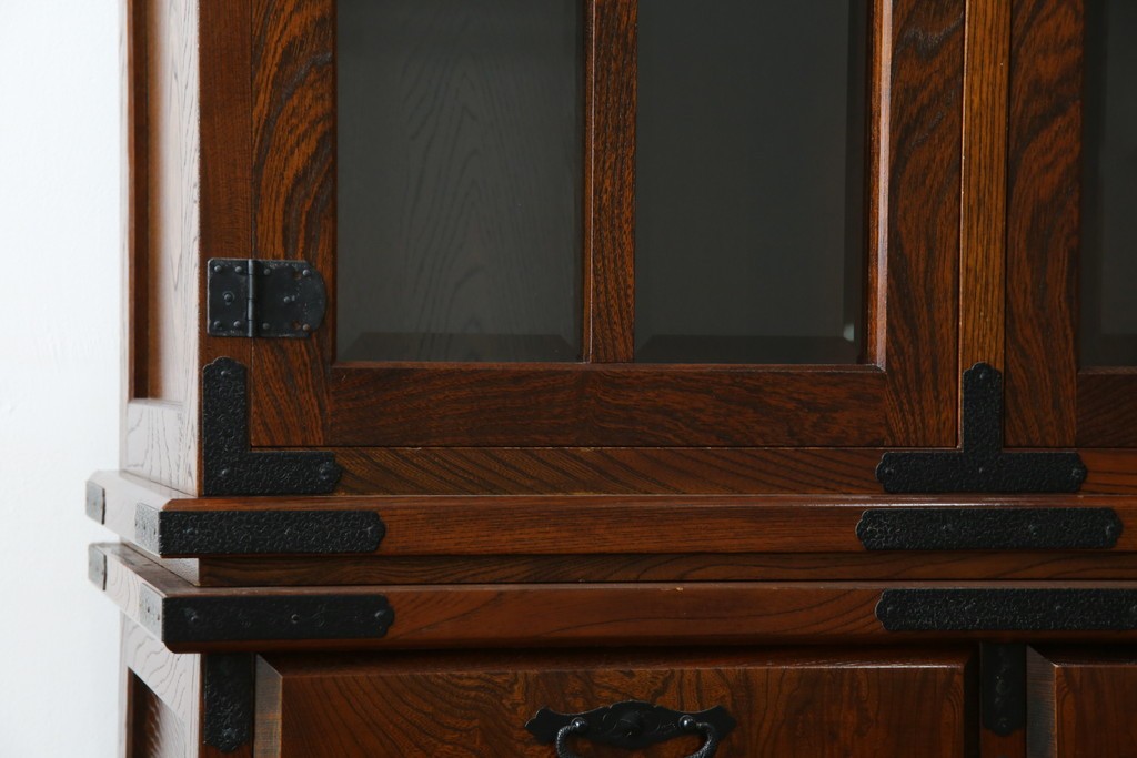 中古　美品　希少な廃番品!　駿河民芸　造りの良さが光る格子扉と重厚な金具の和風キャビネット　(R-085771)