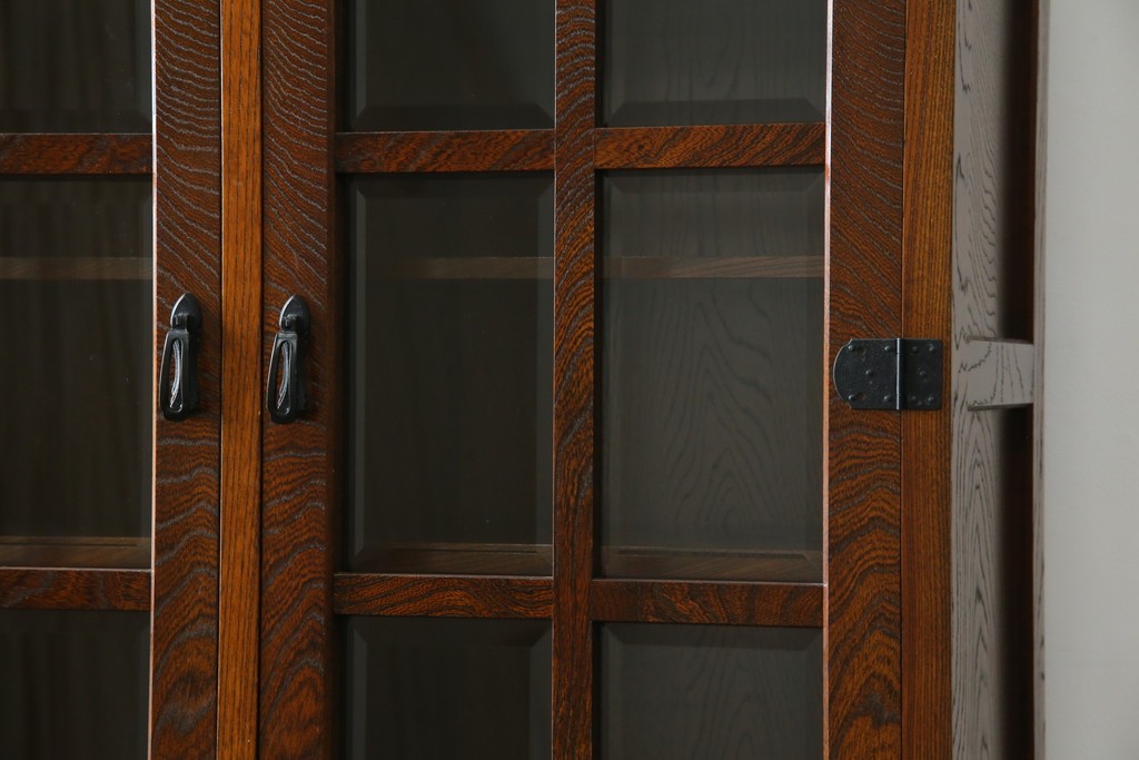 中古　美品　希少な廃番品!　駿河民芸　造りの良さが光る格子扉と重厚な金具の和風キャビネット　(R-085771)