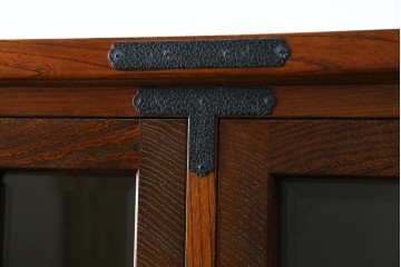 中古　美品　希少な廃番品!　駿河民芸　造りの良さが光る格子扉と重厚な金具の和風キャビネット　(R-085771)