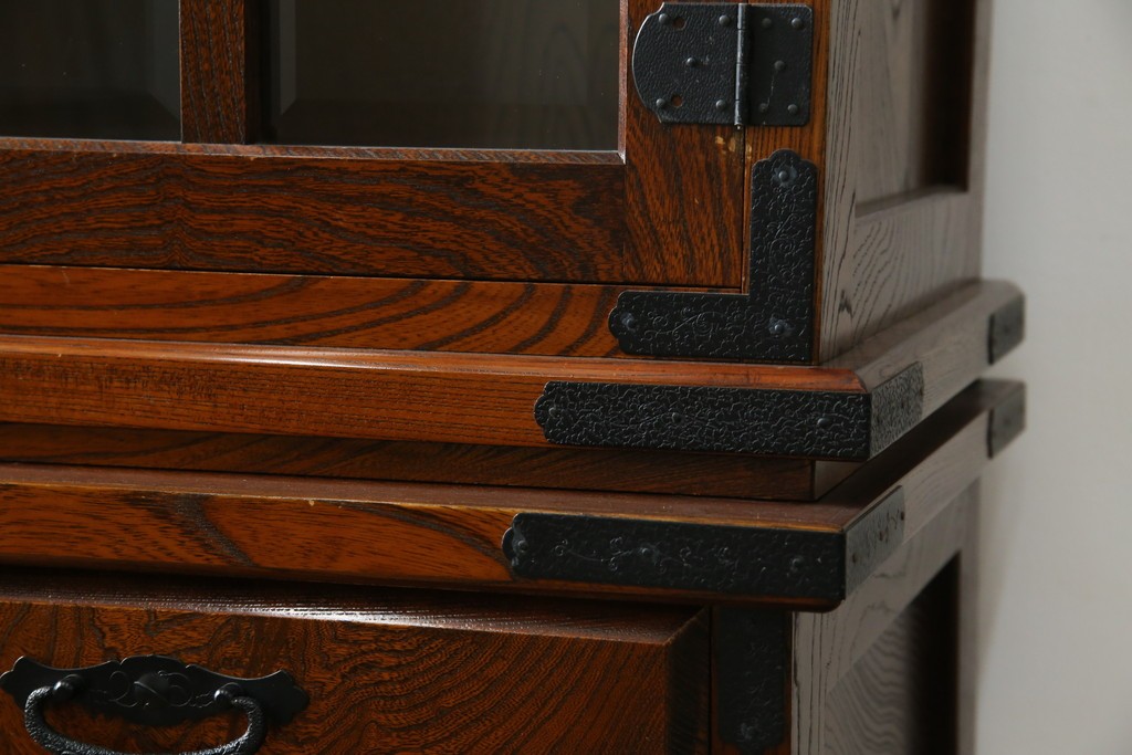 中古　美品　希少な廃番品!　駿河民芸　造りの良さが光る格子扉と重厚な金具の和風キャビネット　(R-085771)