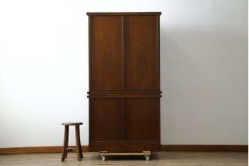 中古　美品　希少な廃番品!　駿河民芸　造りの良さが光る格子扉と重厚な金具の和風キャビネット　(R-085771)