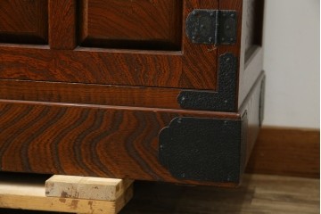 中古　美品　希少な廃番品!　駿河民芸　造りの良さが光る格子扉と重厚な金具の和風キャビネット　(R-085771)