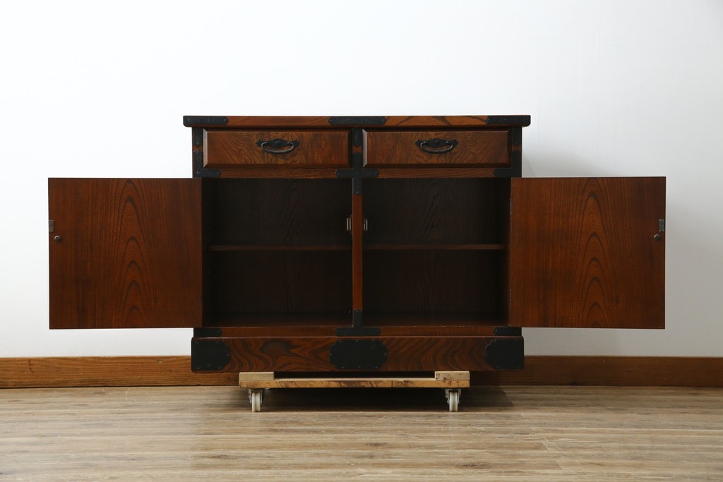 中古　美品　希少な廃番品!　駿河民芸　美しい木目と重厚な金具が際立つ上質な引き出し付き和風キャビネット　(R-085773)