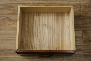 中古　美品　希少な廃番品!　駿河民芸　美しい木目と重厚な金具が際立つ上質な引き出し付き和風キャビネット　(R-085773)