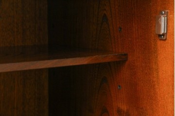 中古　美品　希少な廃番品!　駿河民芸　美しい木目と重厚な金具が際立つ上質な引き出し付き和風キャビネット　(R-085773)