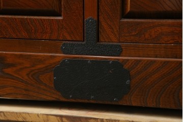 中古　美品　希少な廃番品!　駿河民芸　美しい木目と重厚な金具が際立つ上質な引き出し付き和風キャビネット　(R-085773)