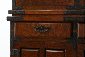 中古　美品　希少な廃番品!　駿河民芸　美しい木目と重厚な金具が際立つ上質な引き出し付き和風キャビネット　(R-085773)