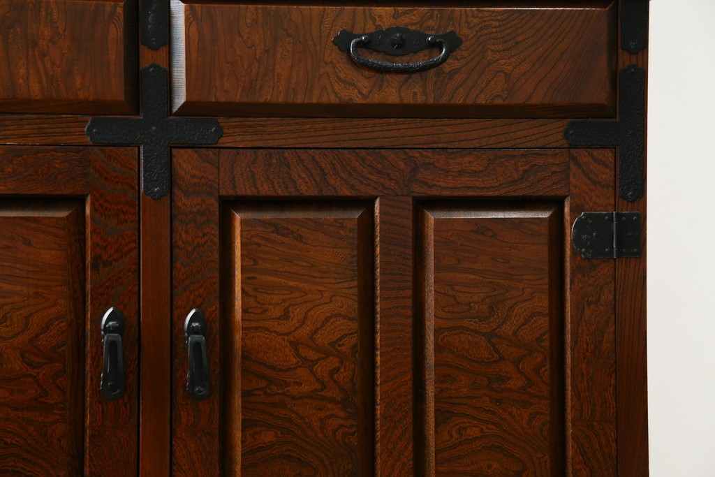 中古　美品　希少な廃番品!　駿河民芸　美しい木目と重厚な金具が際立つ上質な引き出し付き和風キャビネット　(R-085773)