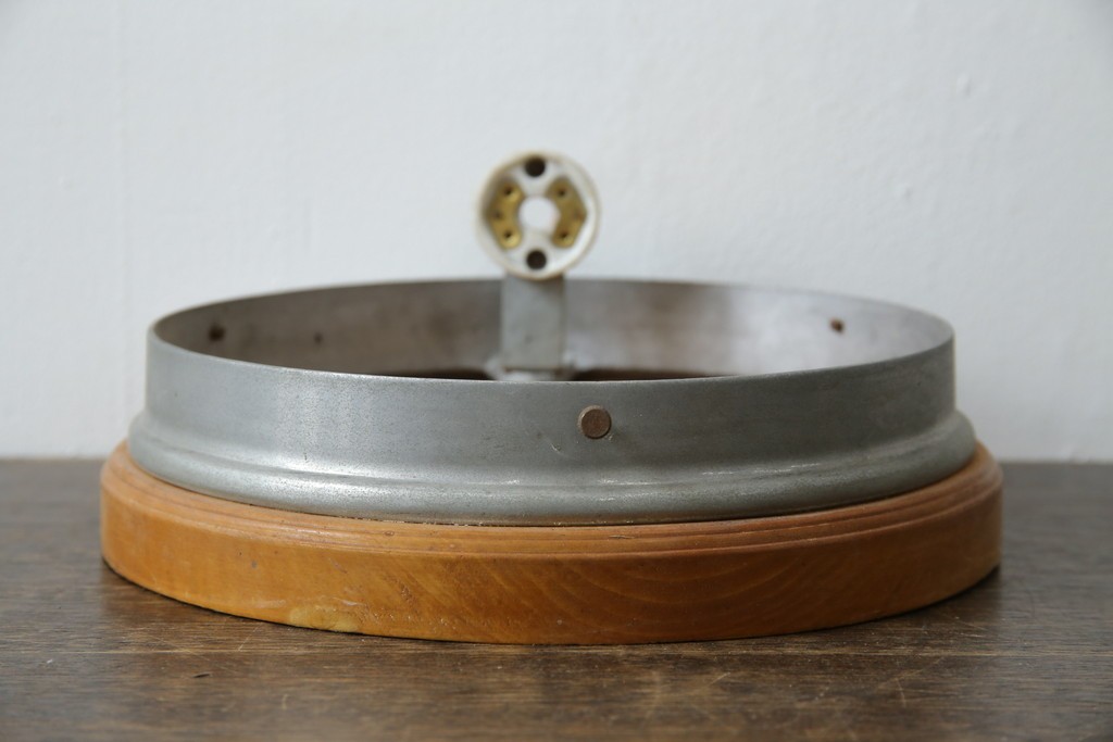 和製アンティーク　木製台座が温かみを添えるレトロなシーリングライト　(R-085774)