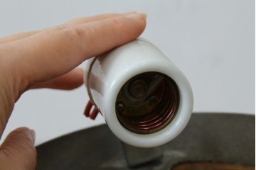 和製アンティーク　やわらかな灯りを広げる丸型ガラスシェード×木製台座のシーリングライト　(R-085775)