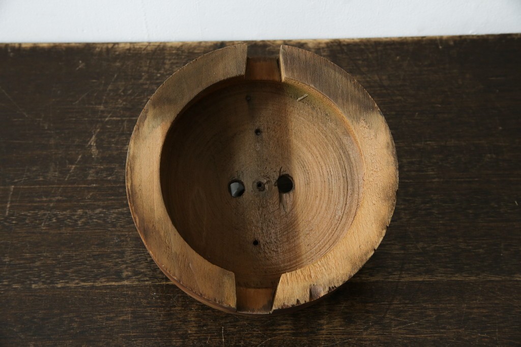 和製アンティーク　やわらかな灯りを広げる丸型ガラスシェード×木製台座のシーリングライト　(R-085775)