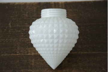 和製アンティーク　大正期　ダイヤモンドポイントが印象的なプレスガラスのウォールライト　(R-085776)