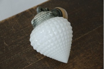 和製アンティーク　大正期　ダイヤモンドポイントが印象的なプレスガラスのウォールライト　(R-085776)