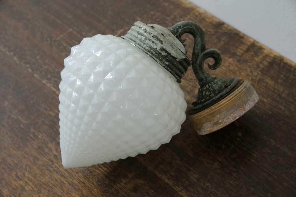 和製アンティーク　大正期　ダイヤモンドポイントが印象的なプレスガラスのウォールライト　(R-085776)