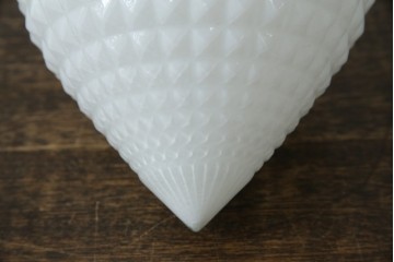 和製アンティーク　大正期　ダイヤモンドポイントが印象的なプレスガラスのウォールライト　(R-085776)