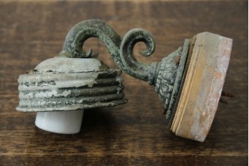 和製アンティーク　大正期　ダイヤモンドポイントが印象的なプレスガラスのウォールライト　(R-085776)