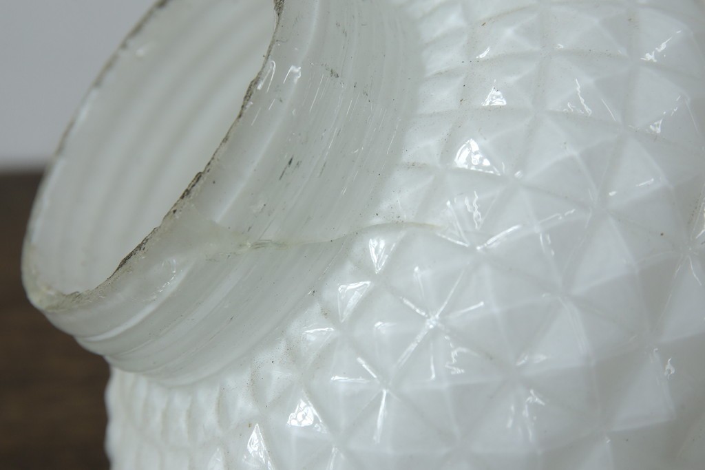 和製アンティーク　大正期　ダイヤモンドポイントが印象的なプレスガラスのウォールライト　(R-085776)