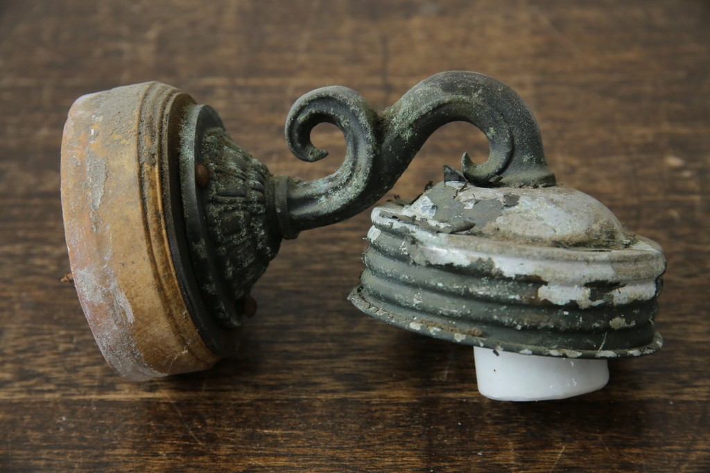 和製アンティーク　大正期　ダイヤモンドポイントが印象的なプレスガラスのウォールライト　(R-085776)