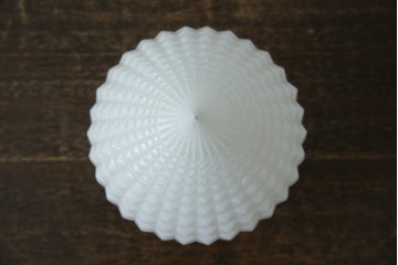 和製アンティーク　大正期　ダイヤモンドポイントが印象的なプレスガラスのウォールライト　(R-085776)