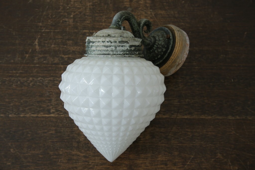 和製アンティーク　大正期　ダイヤモンドポイントが印象的なプレスガラスのウォールライト　(R-085776)