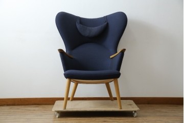 中古　CARL HANSEN & SON(カール・ハンセン&サン)　Hans J. Wegner(ハンス・J・ウェグナー)デザイン CH78　ネックピロー付きママベアチェア(MAMA BEAR CHAIR)　定価約70万円　(R-085777)