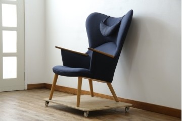中古　CARL HANSEN & SON(カール・ハンセン&サン)　Hans J. Wegner(ハンス・J・ウェグナー)デザイン CH78　ネックピロー付きママベアチェア(MAMA BEAR CHAIR)　定価約70万円　(R-085777)