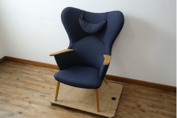 中古　CARL HANSEN & SON(カール・ハンセン&サン)　Hans J. Wegner(ハンス・J・ウェグナー)デザイン CH78　ネックピロー付きママベアチェア(MAMA BEAR CHAIR)　定価約70万円　(R-085777)