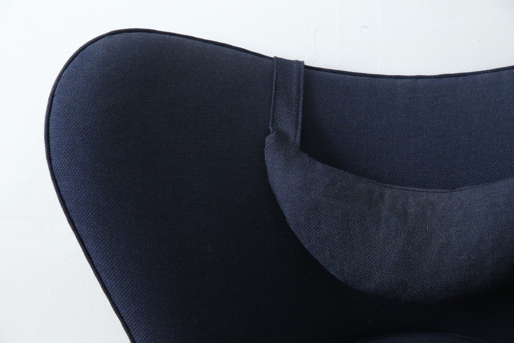 中古　CARL HANSEN & SON(カール・ハンセン&サン)　Hans J. Wegner(ハンス・J・ウェグナー)デザイン CH78　ネックピロー付きママベアチェア(MAMA BEAR CHAIR)　定価約70万円　(R-085777)