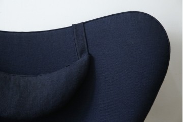 中古　CARL HANSEN & SON(カール・ハンセン&サン)　Hans J. Wegner(ハンス・J・ウェグナー)デザイン CH78　ネックピロー付きママベアチェア(MAMA BEAR CHAIR)　定価約70万円　(R-085777)