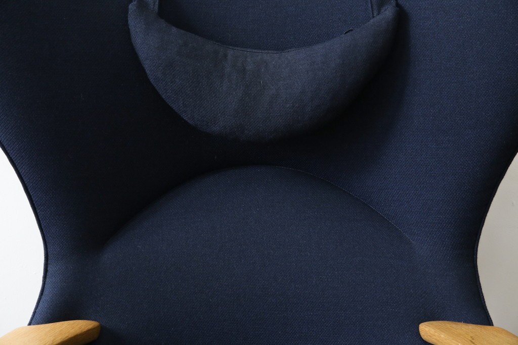 中古　CARL HANSEN & SON(カール・ハンセン&サン)　Hans J. Wegner(ハンス・J・ウェグナー)デザイン CH78　ネックピロー付きママベアチェア(MAMA BEAR CHAIR)　定価約70万円　(R-085777)