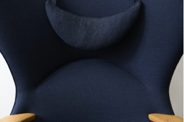 中古　CARL HANSEN & SON(カール・ハンセン&サン)　Hans J. Wegner(ハンス・J・ウェグナー)デザイン CH78　ネックピロー付きママベアチェア(MAMA BEAR CHAIR)　定価約70万円　(R-085777)