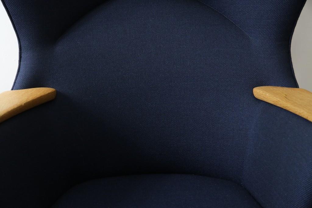 中古　CARL HANSEN & SON(カール・ハンセン&サン)　Hans J. Wegner(ハンス・J・ウェグナー)デザイン CH78　ネックピロー付きママベアチェア(MAMA BEAR CHAIR)　定価約70万円　(R-085777)