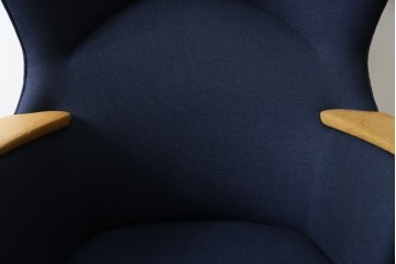 中古　CARL HANSEN & SON(カール・ハンセン&サン)　Hans J. Wegner(ハンス・J・ウェグナー)デザイン CH78　ネックピロー付きママベアチェア(MAMA BEAR CHAIR)　定価約70万円　(R-085777)