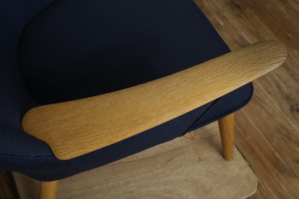 中古　CARL HANSEN & SON(カール・ハンセン&サン)　Hans J. Wegner(ハンス・J・ウェグナー)デザイン CH78　ネックピロー付きママベアチェア(MAMA BEAR CHAIR)　定価約70万円　(R-085777)