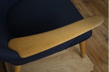 中古　CARL HANSEN & SON(カール・ハンセン&サン)　Hans J. Wegner(ハンス・J・ウェグナー)デザイン CH78　ネックピロー付きママベアチェア(MAMA BEAR CHAIR)　定価約70万円　(R-085777)