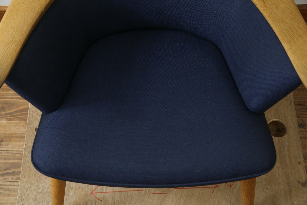 中古　CARL HANSEN & SON(カール・ハンセン&サン)　Hans J. Wegner(ハンス・J・ウェグナー)デザイン CH78　ネックピロー付きママベアチェア(MAMA BEAR CHAIR)　定価約70万円　(R-085777)