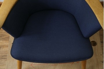 中古　CARL HANSEN & SON(カール・ハンセン&サン)　Hans J. Wegner(ハンス・J・ウェグナー)デザイン CH78　ネックピロー付きママベアチェア(MAMA BEAR CHAIR)　定価約70万円　(R-085777)