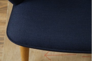 中古　CARL HANSEN & SON(カール・ハンセン&サン)　Hans J. Wegner(ハンス・J・ウェグナー)デザイン CH78　ネックピロー付きママベアチェア(MAMA BEAR CHAIR)　定価約70万円　(R-085777)