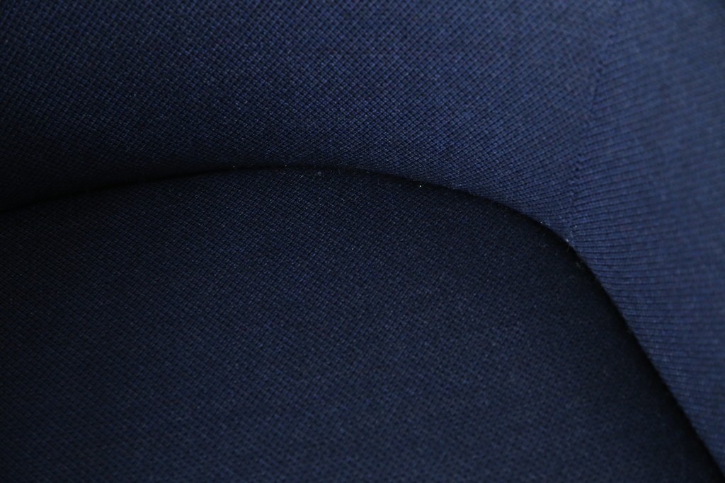 中古　CARL HANSEN & SON(カール・ハンセン&サン)　Hans J. Wegner(ハンス・J・ウェグナー)デザイン CH78　ネックピロー付きママベアチェア(MAMA BEAR CHAIR)　定価約70万円　(R-085777)