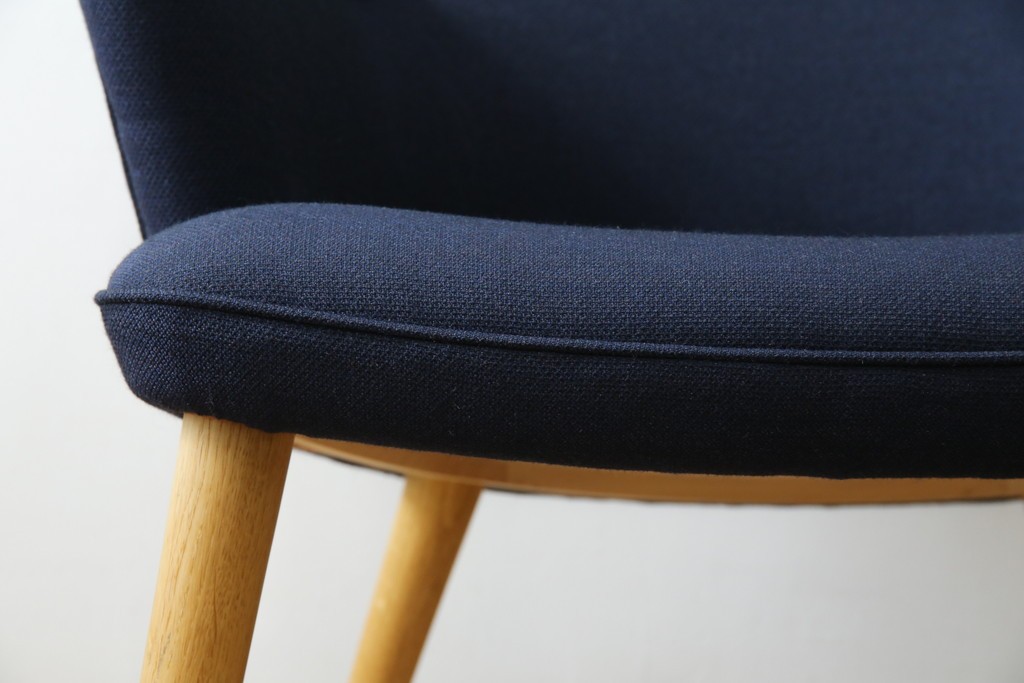 中古　CARL HANSEN & SON(カール・ハンセン&サン)　Hans J. Wegner(ハンス・J・ウェグナー)デザイン CH78　ネックピロー付きママベアチェア(MAMA BEAR CHAIR)　定価約70万円　(R-085777)
