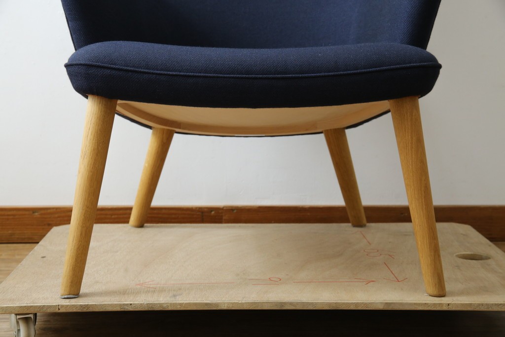 中古　CARL HANSEN & SON(カール・ハンセン&サン)　Hans J. Wegner(ハンス・J・ウェグナー)デザイン CH78　ネックピロー付きママベアチェア(MAMA BEAR CHAIR)　定価約70万円　(R-085777)