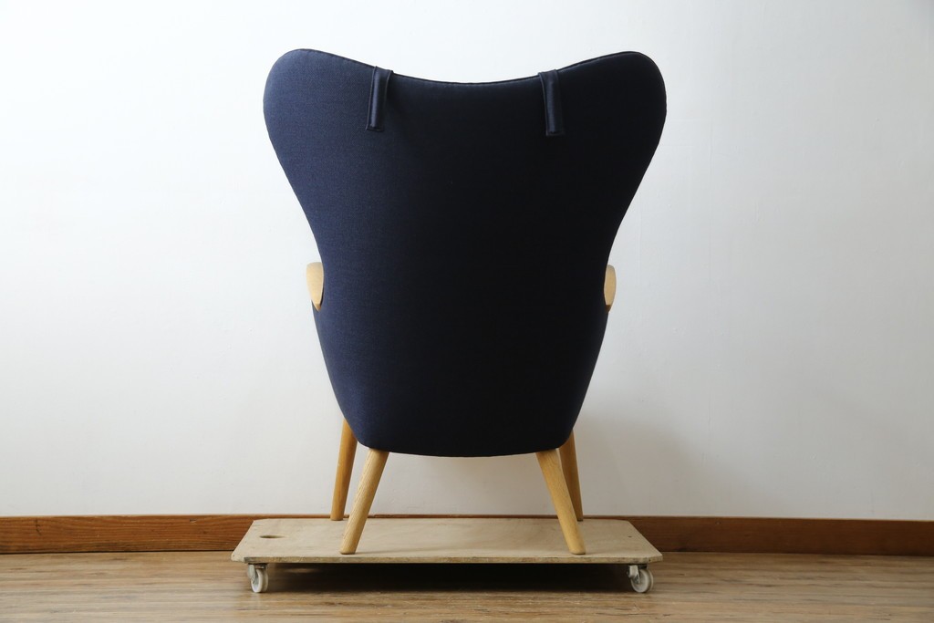 中古　CARL HANSEN & SON(カール・ハンセン&サン)　Hans J. Wegner(ハンス・J・ウェグナー)デザイン CH78　ネックピロー付きママベアチェア(MAMA BEAR CHAIR)　定価約70万円　(R-085777)