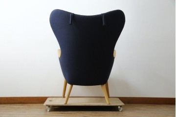中古　CARL HANSEN & SON(カール・ハンセン&サン)　Hans J. Wegner(ハンス・J・ウェグナー)デザイン CH78　ネックピロー付きママベアチェア(MAMA BEAR CHAIR)　定価約70万円　(R-085777)