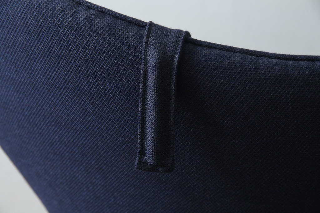 中古　CARL HANSEN & SON(カール・ハンセン&サン)　Hans J. Wegner(ハンス・J・ウェグナー)デザイン CH78　ネックピロー付きママベアチェア(MAMA BEAR CHAIR)　定価約70万円　(R-085777)