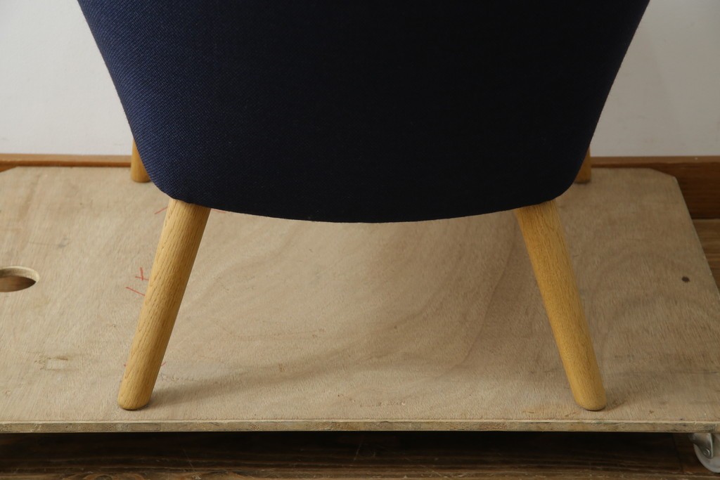 中古　CARL HANSEN & SON(カール・ハンセン&サン)　Hans J. Wegner(ハンス・J・ウェグナー)デザイン CH78　ネックピロー付きママベアチェア(MAMA BEAR CHAIR)　定価約70万円　(R-085777)