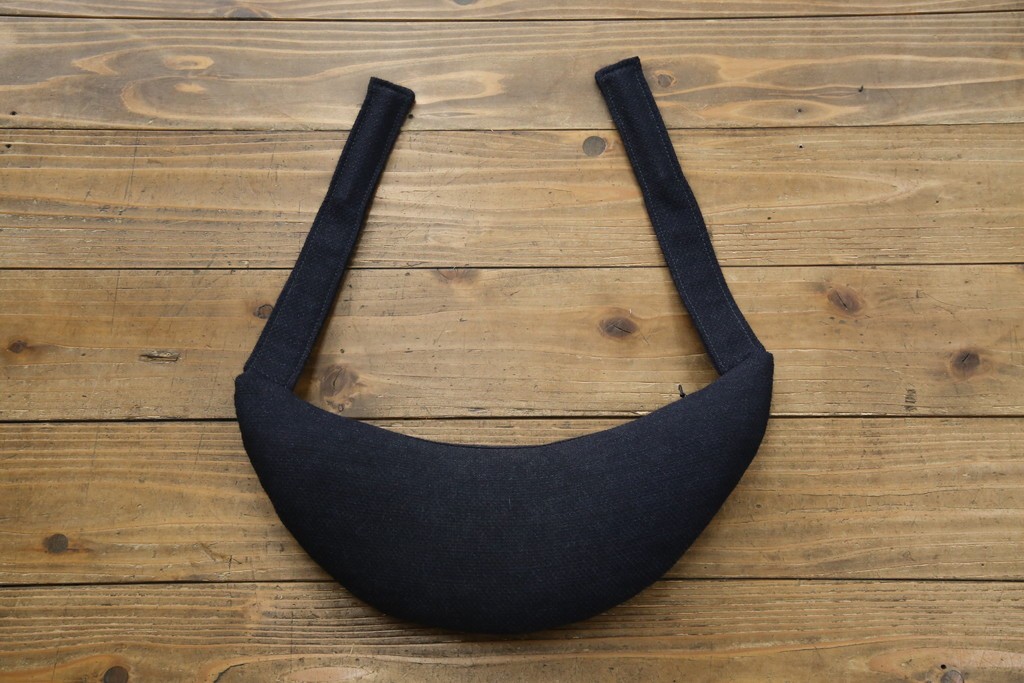 中古　CARL HANSEN & SON(カール・ハンセン&サン)　Hans J. Wegner(ハンス・J・ウェグナー)デザイン CH78　ネックピロー付きママベアチェア(MAMA BEAR CHAIR)　定価約70万円　(R-085777)