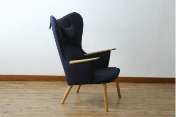 中古　CARL HANSEN & SON(カール・ハンセン&サン)　Hans J. Wegner(ハンス・J・ウェグナー)デザイン CH78　ネックピロー付きママベアチェア(MAMA BEAR CHAIR)　定価約70万円　(R-085777)