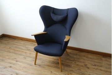中古　CARL HANSEN & SON(カール・ハンセン&サン)　Hans J. Wegner(ハンス・J・ウェグナー)デザイン CH78　ネックピロー付きママベアチェア(MAMA BEAR CHAIR)　定価約70万円　(R-085777)