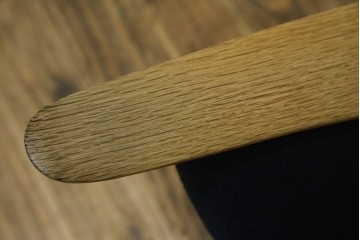 中古　CARL HANSEN & SON(カール・ハンセン&サン)　Hans J. Wegner(ハンス・J・ウェグナー)デザイン CH78　ネックピロー付きママベアチェア(MAMA BEAR CHAIR)　定価約70万円　(R-085777)