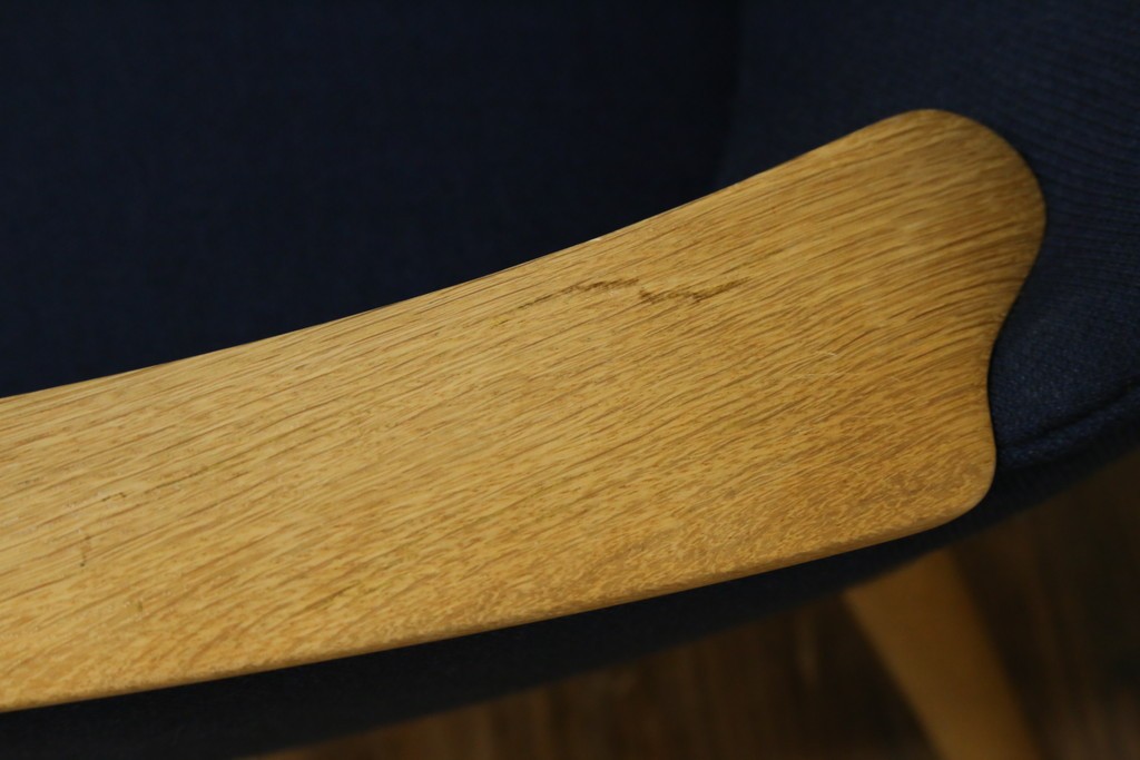 中古　CARL HANSEN & SON(カール・ハンセン&サン)　Hans J. Wegner(ハンス・J・ウェグナー)デザイン CH78　ネックピロー付きママベアチェア(MAMA BEAR CHAIR)　定価約70万円　(R-085777)